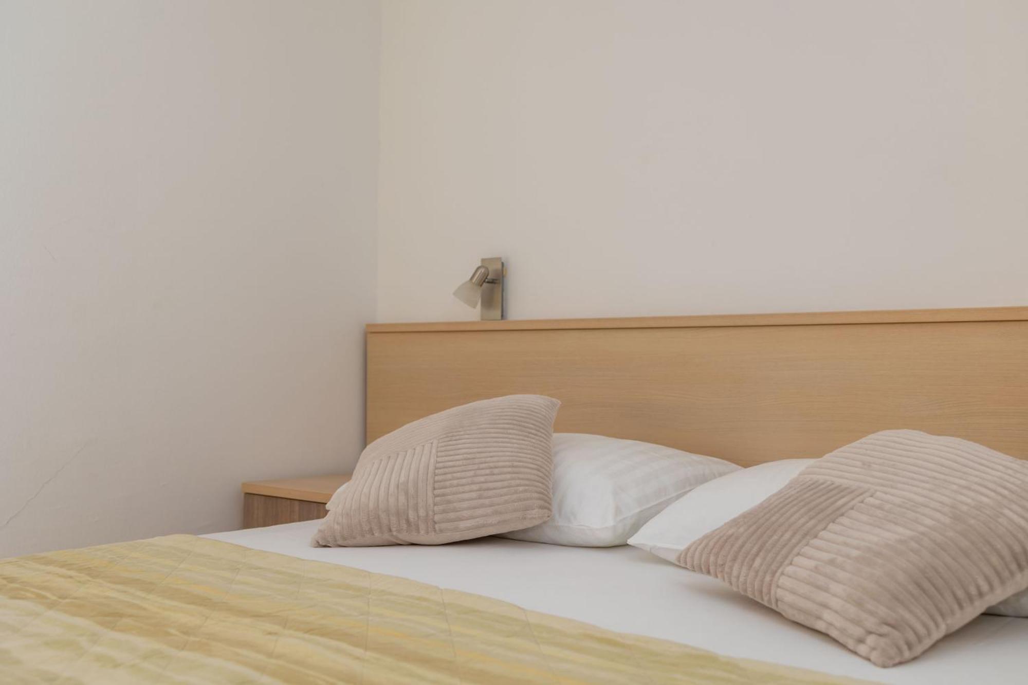 Premium Apartments - Lavica Beach Podstrana Buitenkant foto