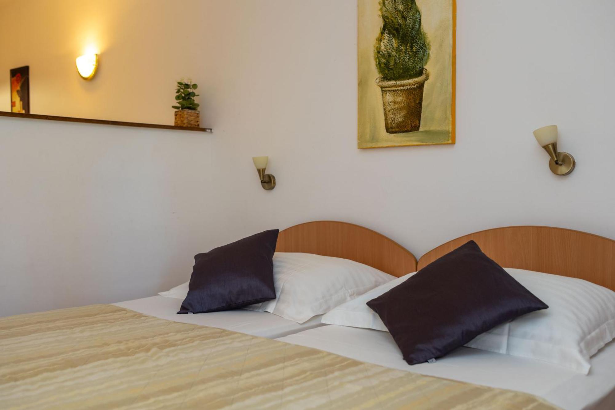 Premium Apartments - Lavica Beach Podstrana Buitenkant foto
